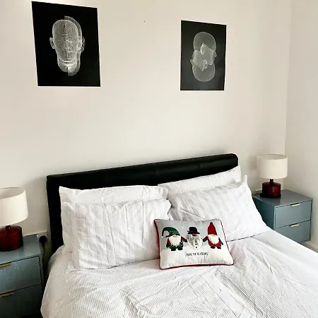 Lovely 2bed With Balcony! * Leeds (West Yorkshire)