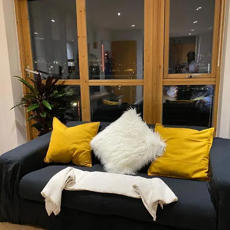 Lovely 2bed With Balcony! Leeds