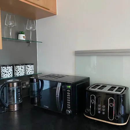 Lovely 2bed With Balcony! Apartment *