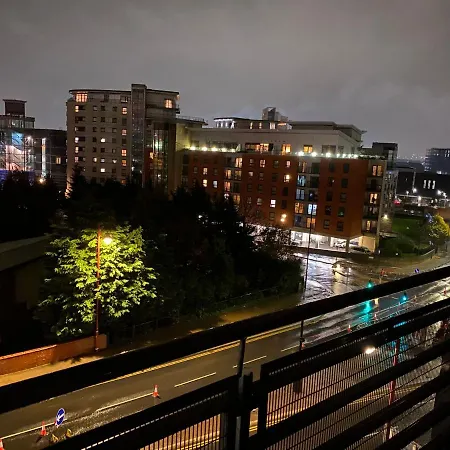 Lovely 2bed With Balcony!