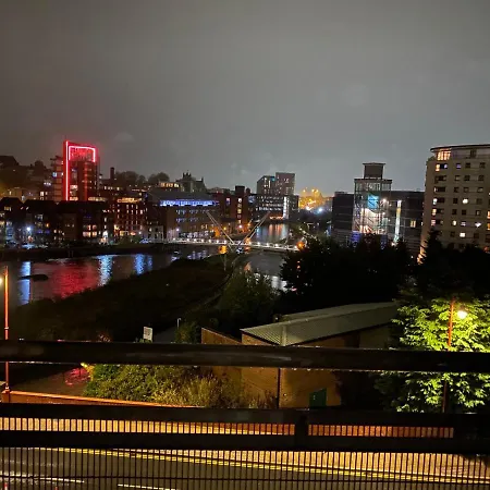 Lovely 2bed With Balcony!